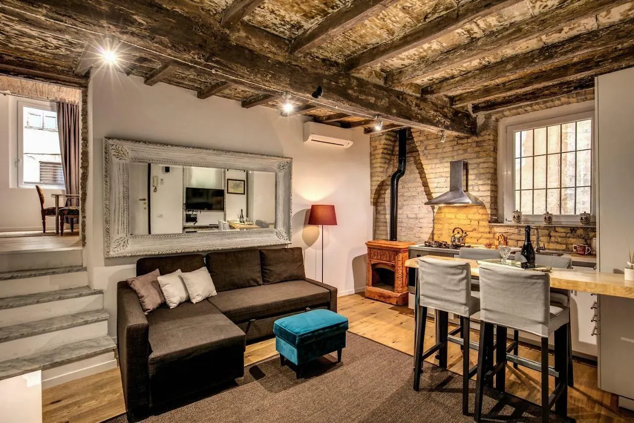 Farnese House In Rome Apartment