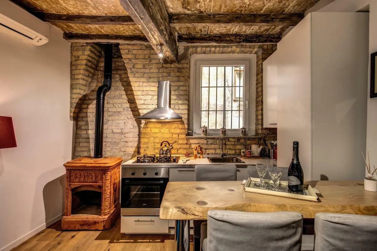 Farnese House In Rome Apartment