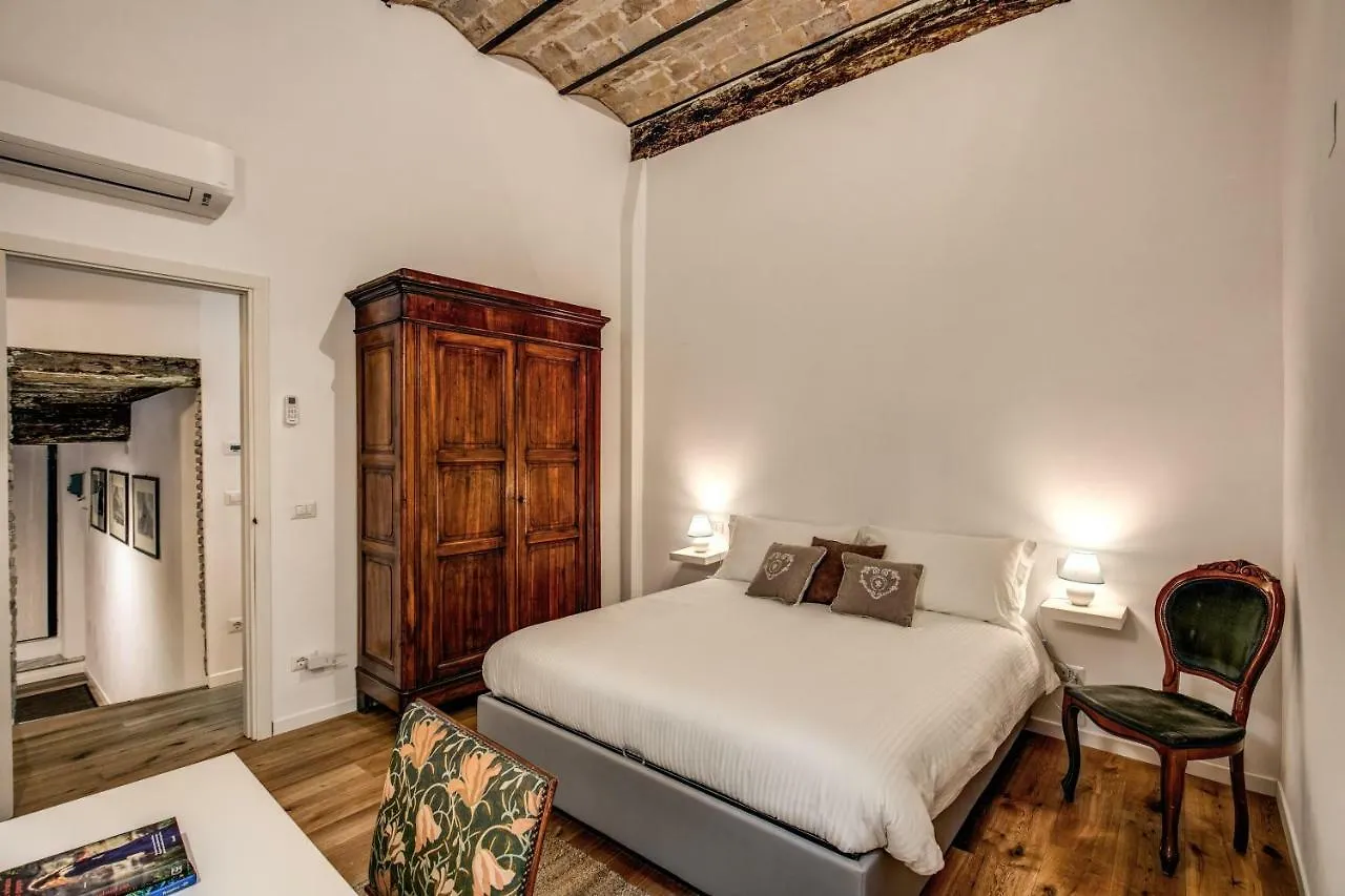 Farnese House In Rome Apartment